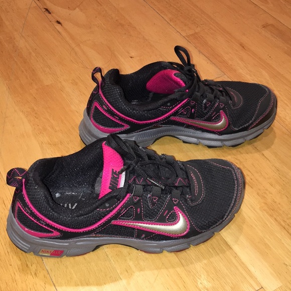 Nike sneakers - Picture 1 of 4